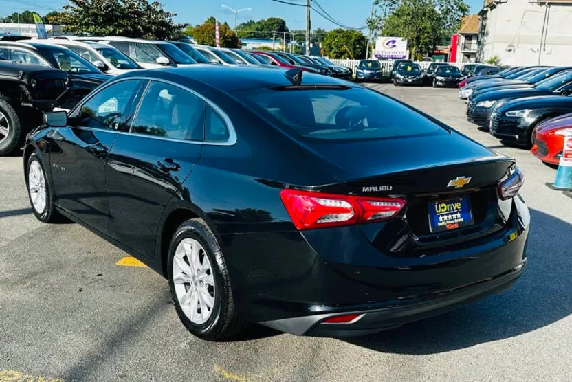 2019 Chevrolet Malibu 1LT photo 1