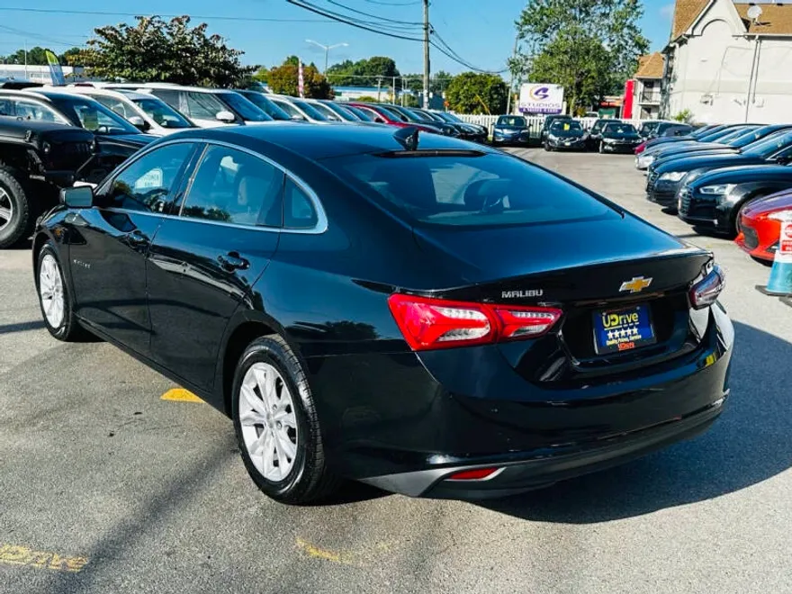 2019 Chevrolet Malibu 1LT photo 1