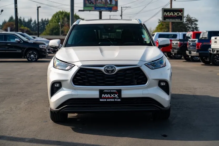 2020 Toyota Highlander XLE photo 1