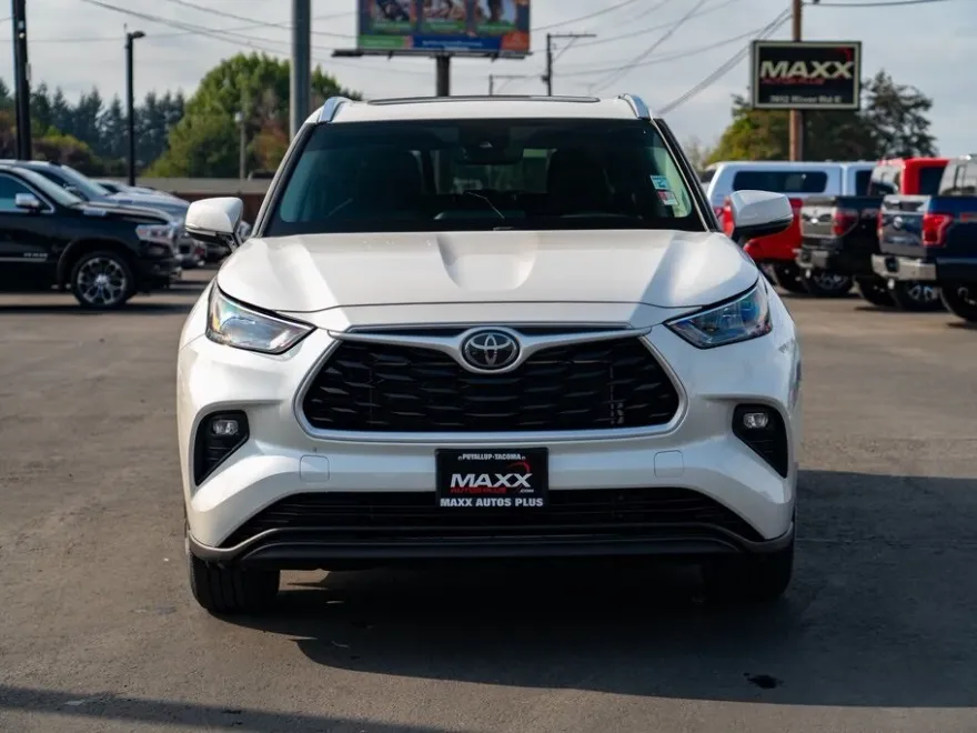 2020 Toyota Highlander XLE photo 1