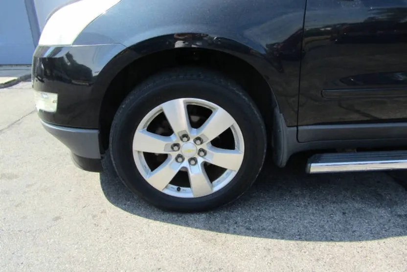 2012 Chevrolet Traverse 1LT photo 1