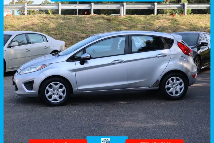 2013 Ford Fiesta SE photo 1