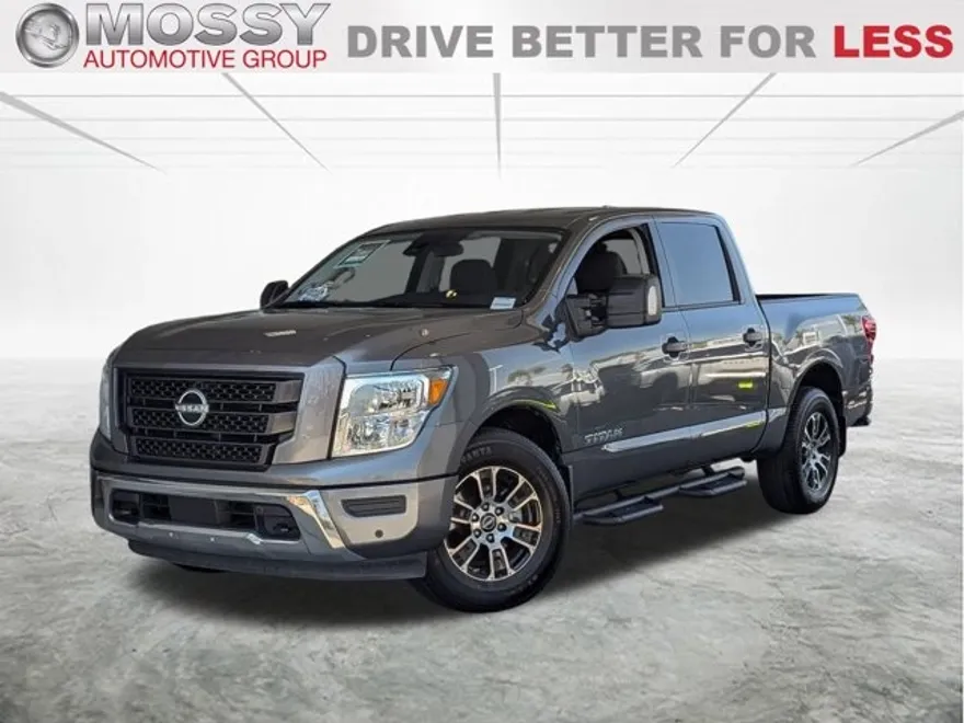 2023 Nissan Titan SV photo 1