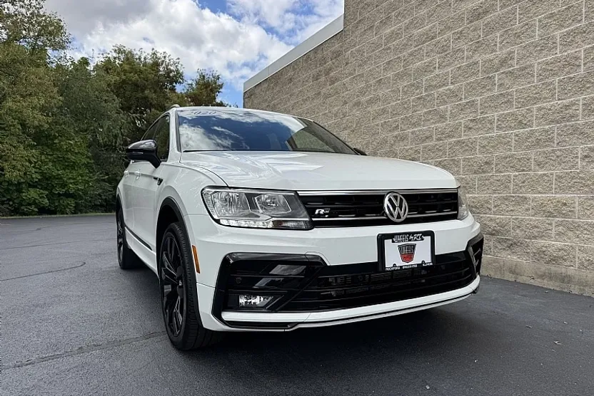 2020 Volkswagen Tiguan SE R-Line Black photo 1