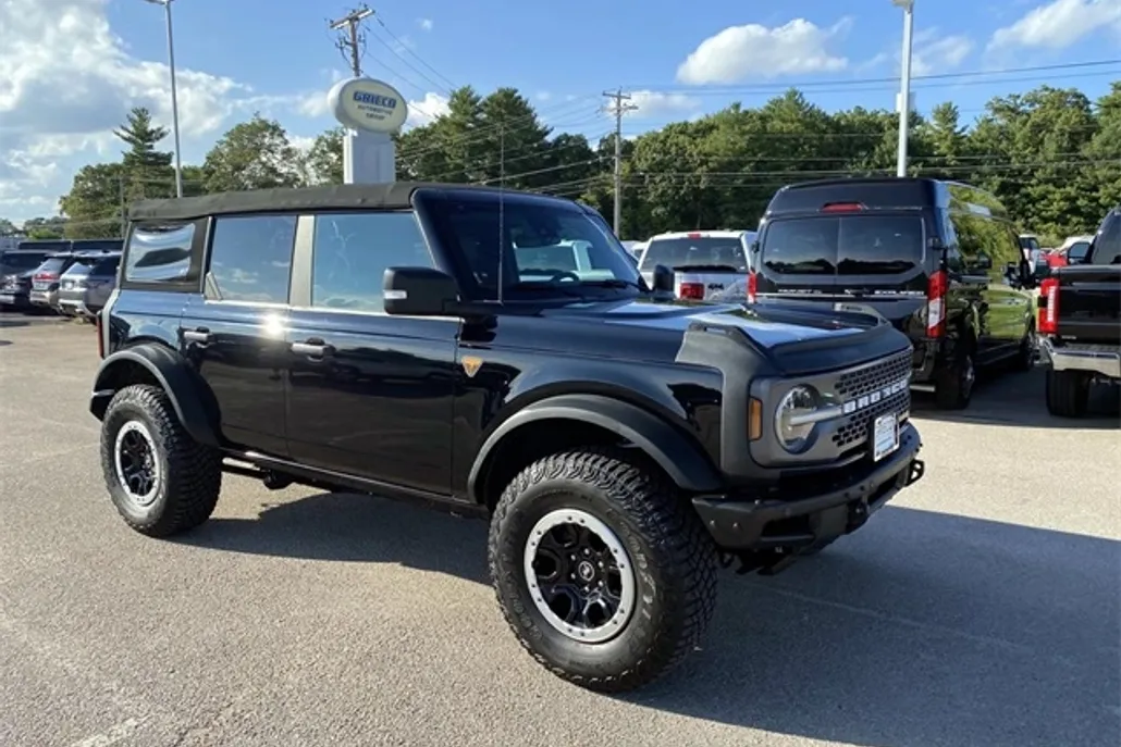 2022 Ford Bronco Badlands photo 1