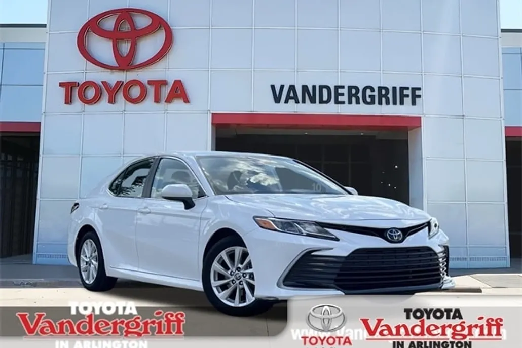 2024 Toyota Camry LE photo 1