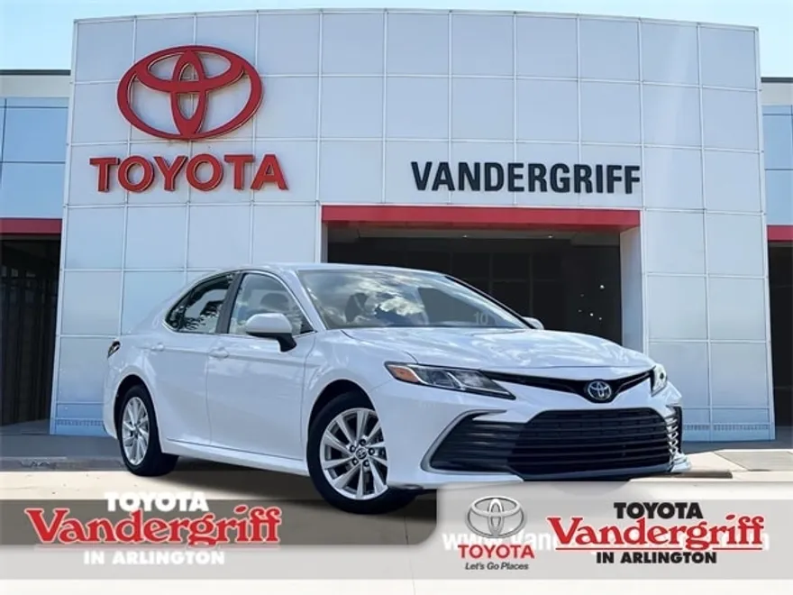2024 Toyota Camry LE photo 1