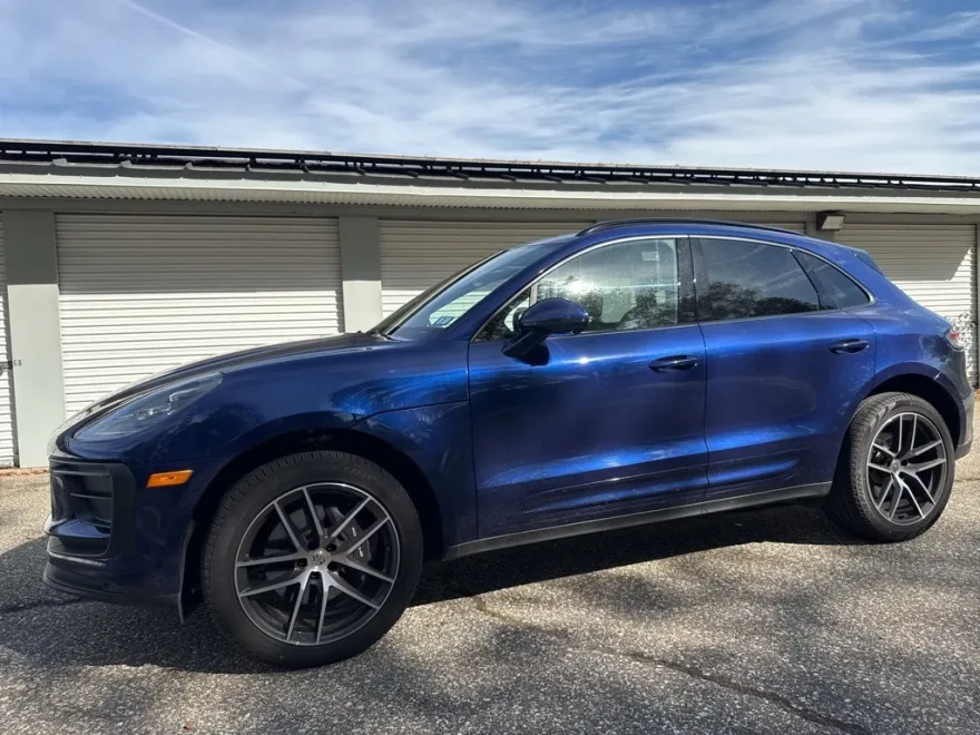 2025 Porsche Macan T photo 1