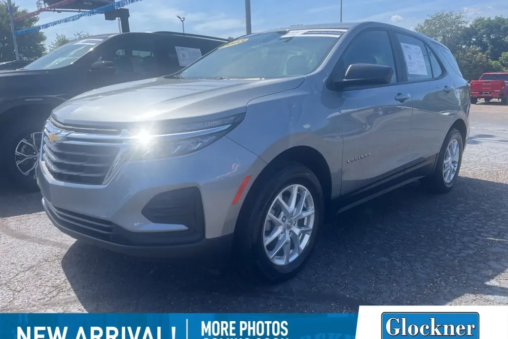 2023 Chevrolet Equinox LS photo 1