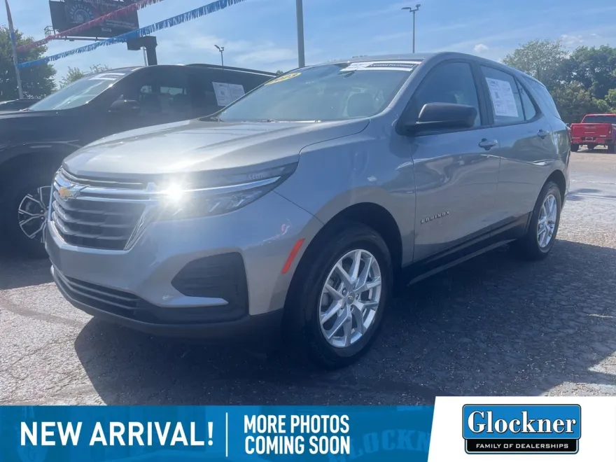 2023 Chevrolet Equinox LS photo 1