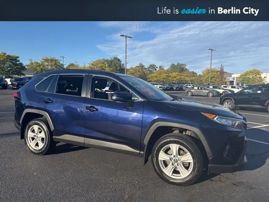 2019 Toyota RAV4 XLE photo 1