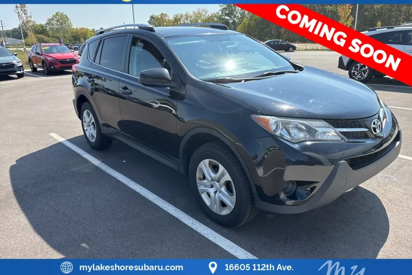 2015 Toyota RAV4 LE photo 1