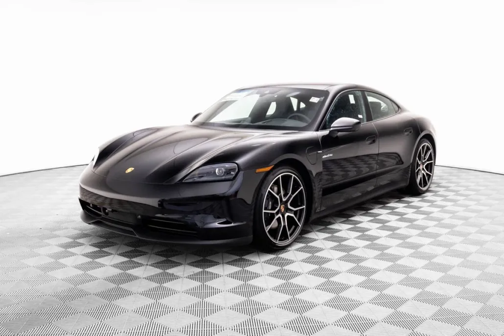 2025 Porsche Taycan photo 1