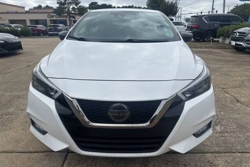 2020 Nissan Versa SR photo 1