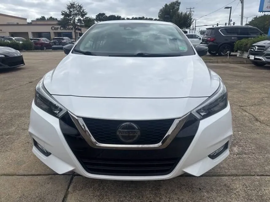 2020 Nissan Versa SR photo 1