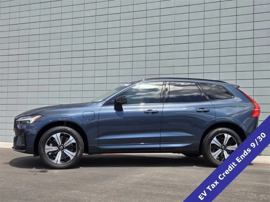 2025 Volvo XC60 Hybrid T8 Core photo 1
