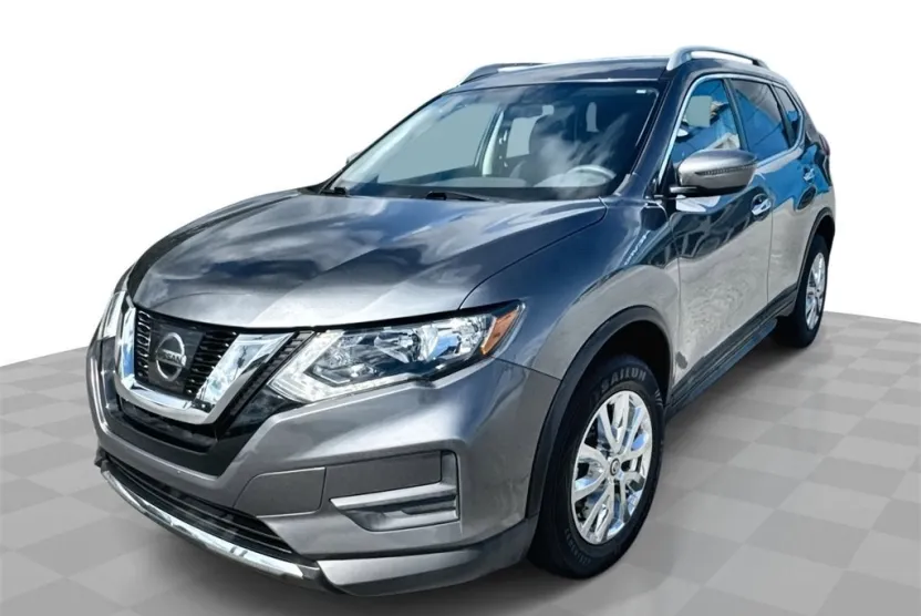 2017 Nissan Rogue SV photo 1