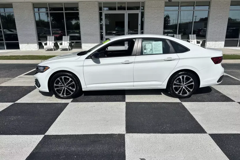 2024 Volkswagen Jetta Sport photo 1