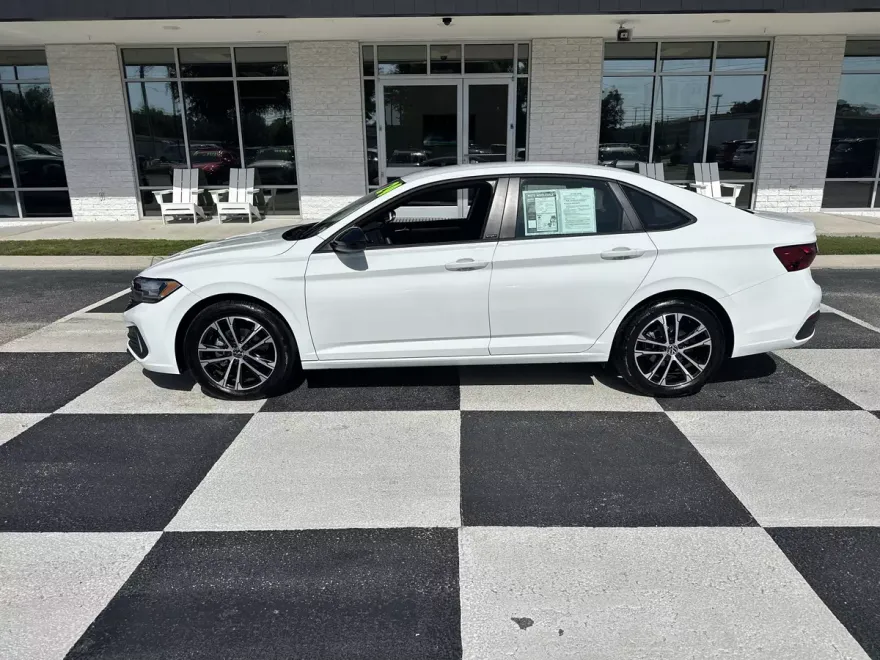 2024 Volkswagen Jetta Sport photo 1