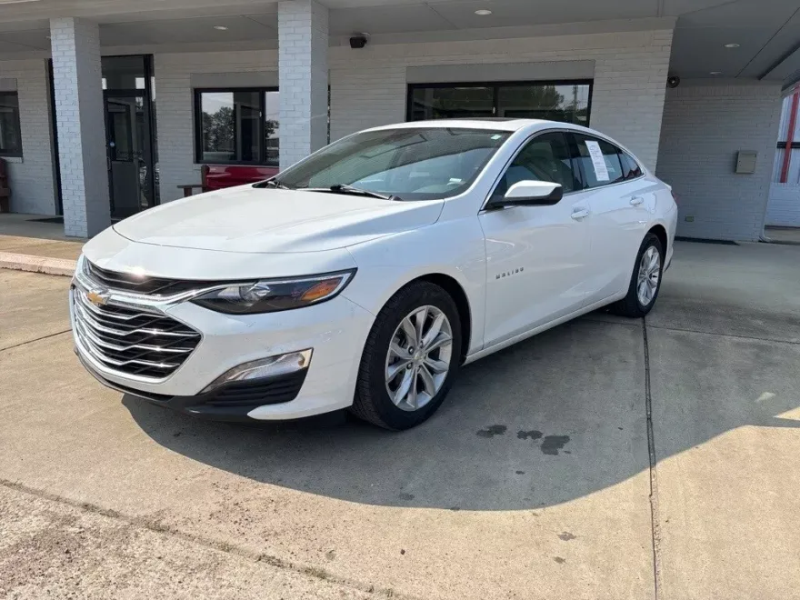 2024 Chevrolet Malibu 1LT photo 1