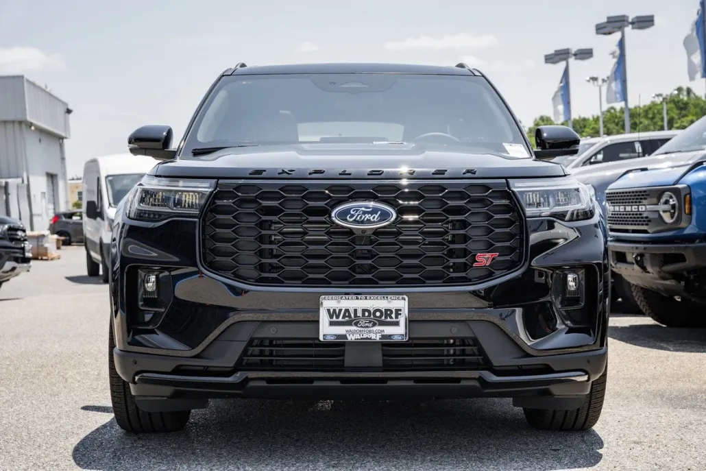 2025 Ford Explorer ST photo 1