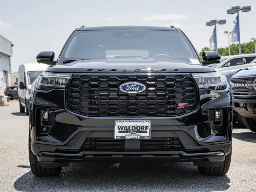 2025 Ford Explorer ST photo 1