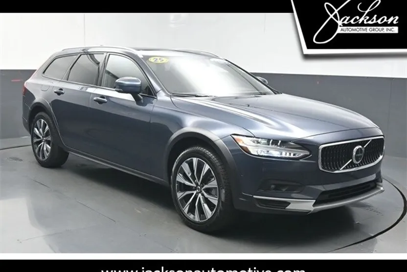 2025 Volvo V90 Cross Country B6 Plus photo 1