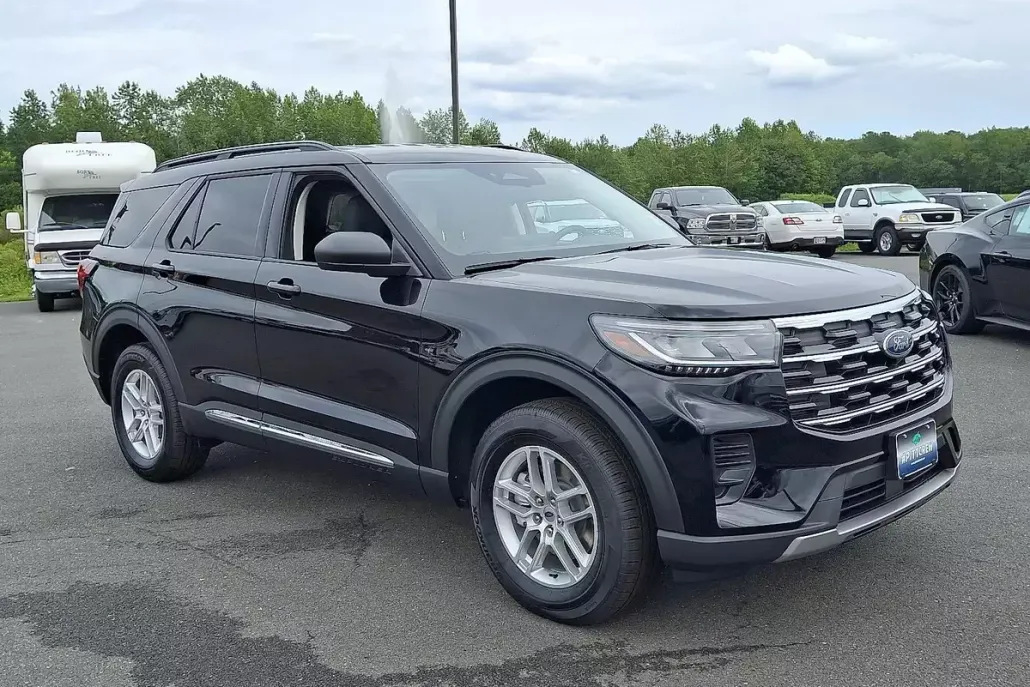 2025 Ford Explorer photo 1