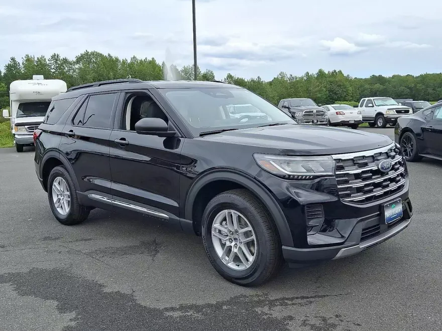2025 Ford Explorer photo 1
