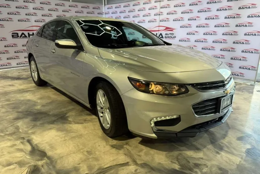 2017 Chevrolet Malibu 1LT photo 1
