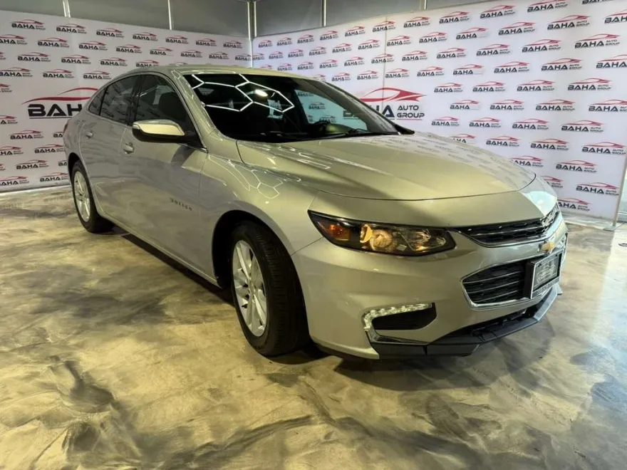 2017 Chevrolet Malibu 1LT photo 1