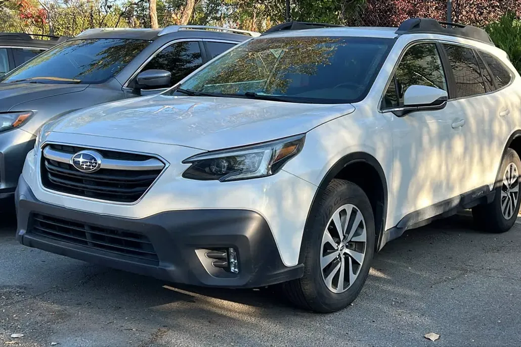 2021 Subaru Outback Premium photo 1