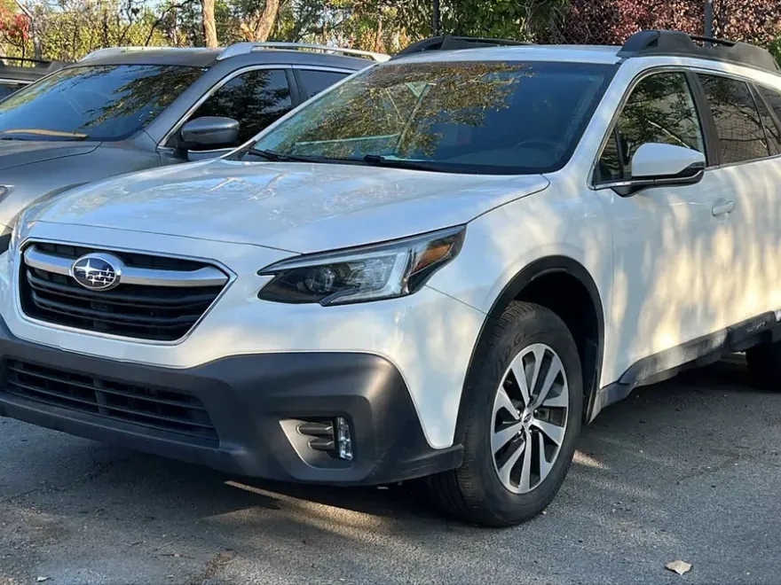 2021 Subaru Outback Premium photo 1