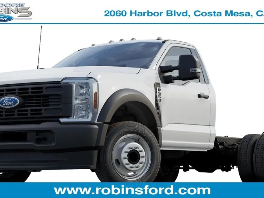 2025 Ford F-550 photo 1