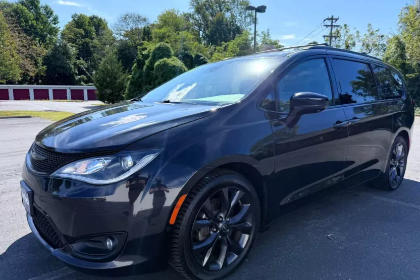 2018 Chrysler Pacifica Touring Plus photo 1