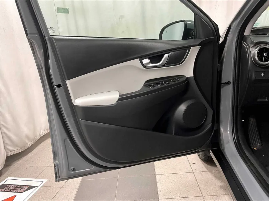 2023 Hyundai Kona Electric SE photo 10