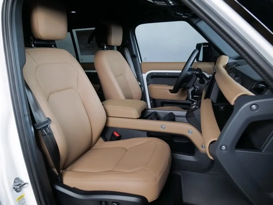 2025 Land Rover Defender 110 X-Dynamic SE photo 1