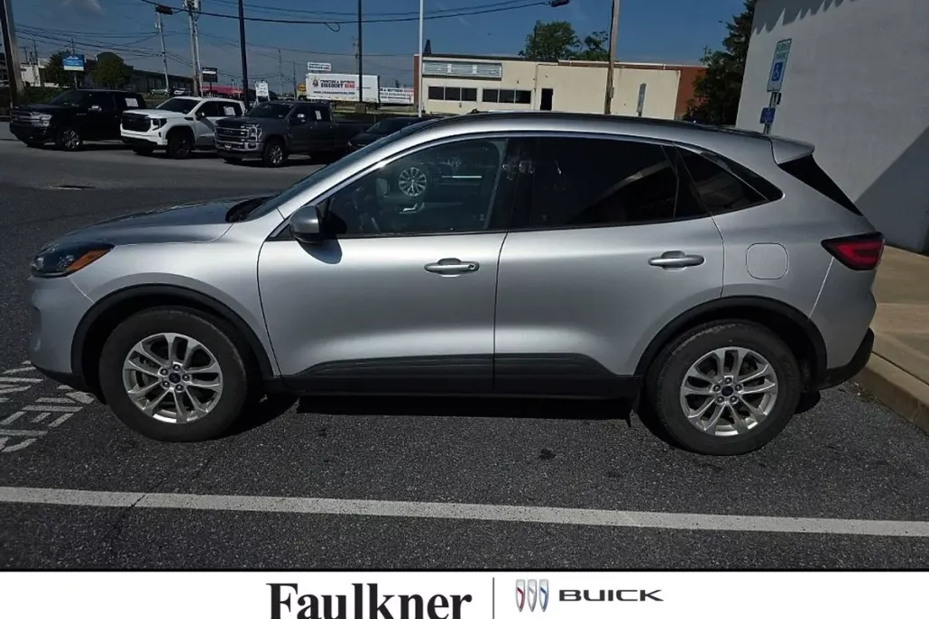 2020 Ford Escape SE photo 1