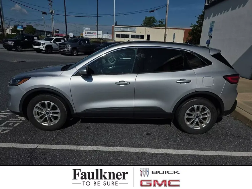 2020 Ford Escape SE photo 1