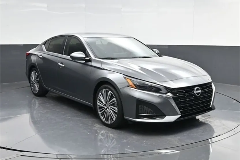 2025 Nissan Altima SL photo 1