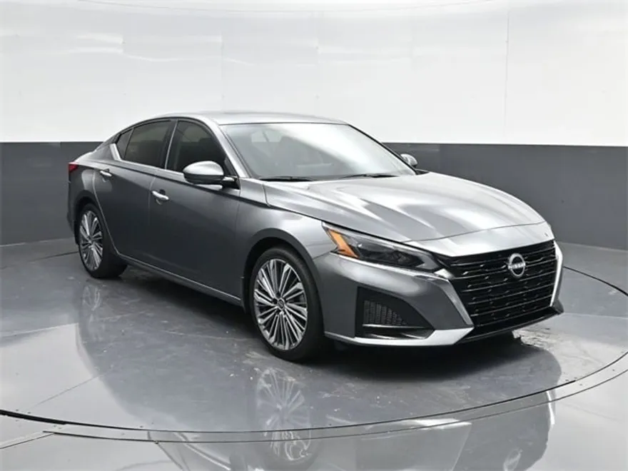 2025 Nissan Altima SL photo 1