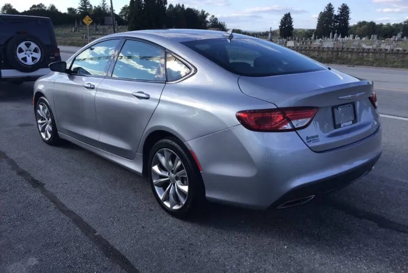 2015 Chrysler 200 S photo 1