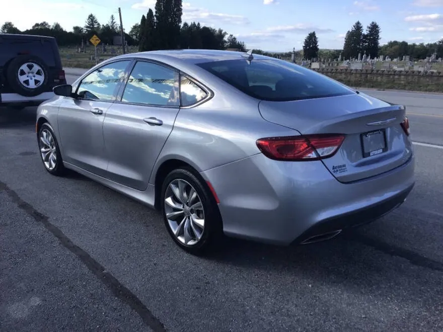 2015 Chrysler 200 S photo 1