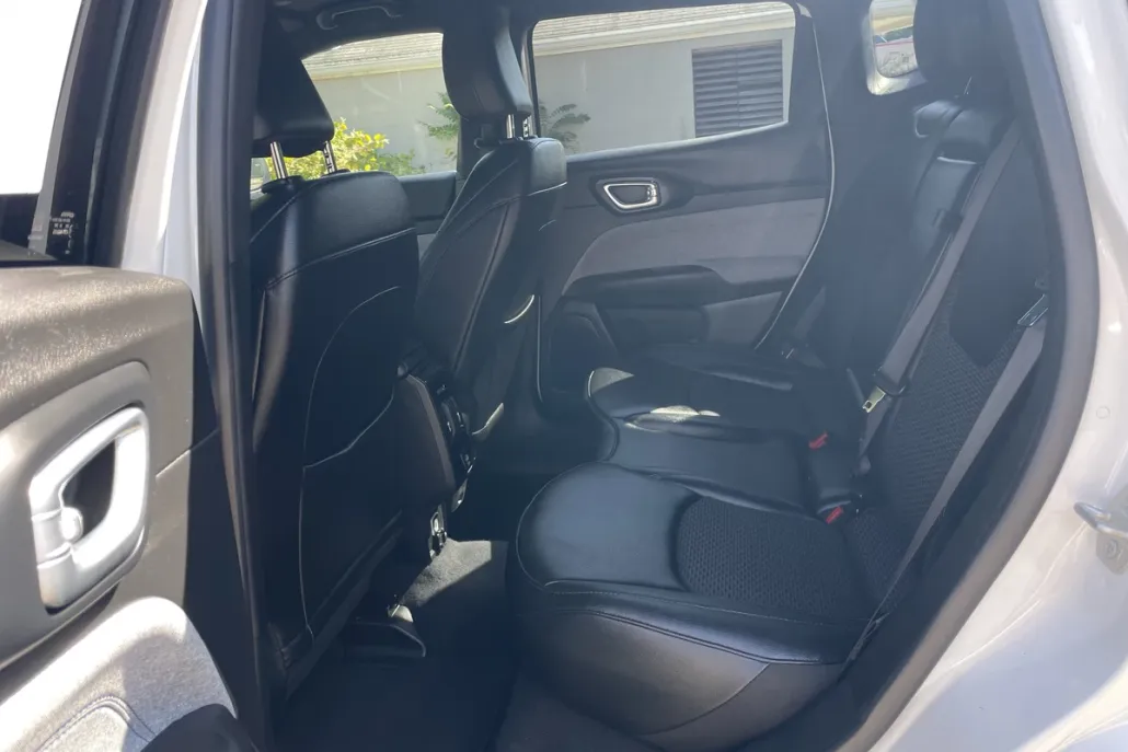 2024 Jeep Compass Latitude photo 1