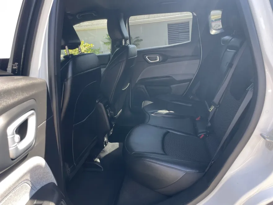 2024 Jeep Compass Latitude photo 1