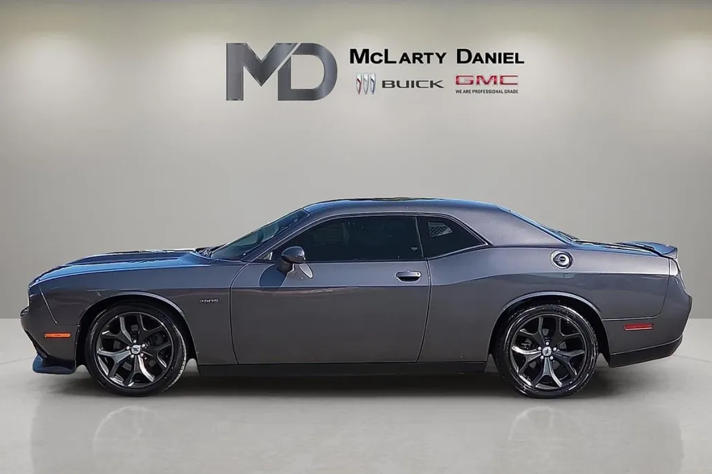 2019 Dodge Challenger R/T photo 1