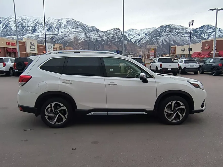 2022 Subaru Forester Touring photo 1