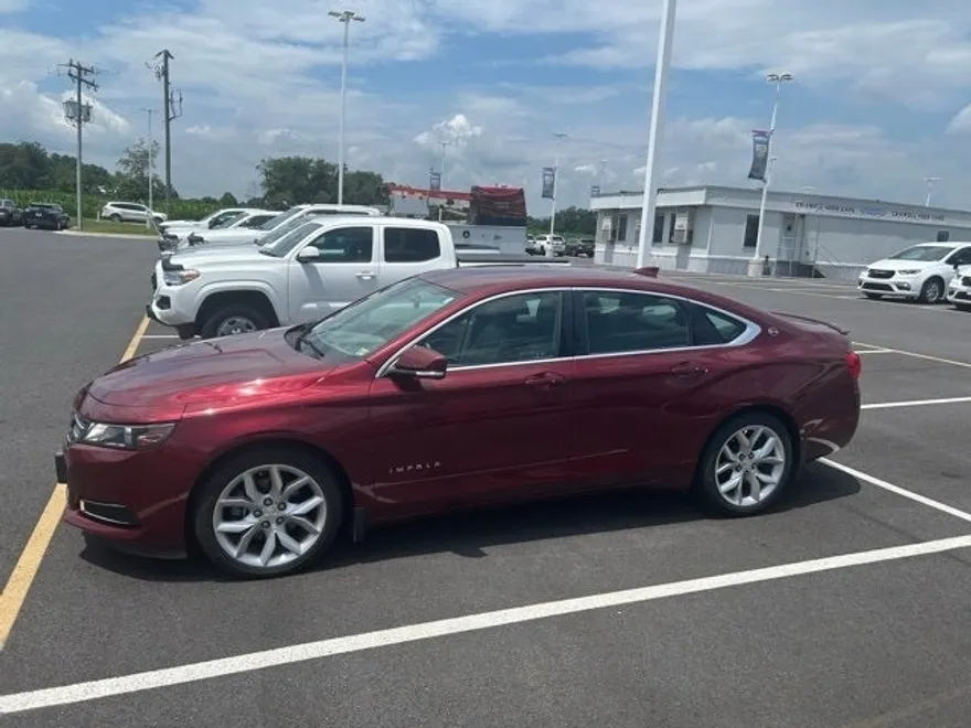 2017 Chevrolet Impala 1LT photo 1