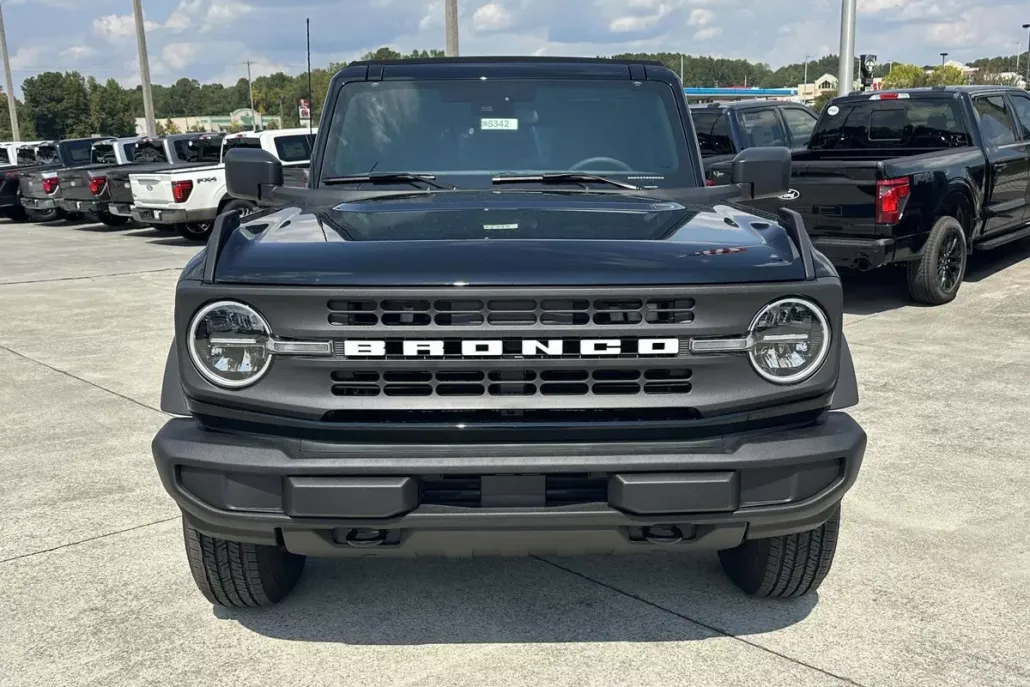 2025 Ford Bronco Base photo 1