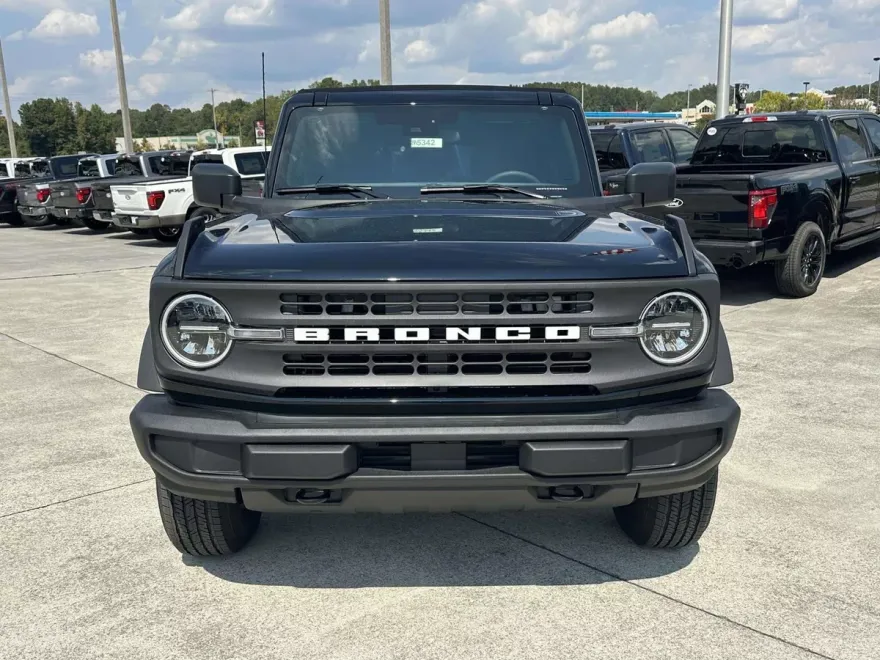 2025 Ford Bronco Base photo 1